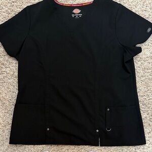 Dickies Women's Black Short Sleeve scrub Top with Pockets